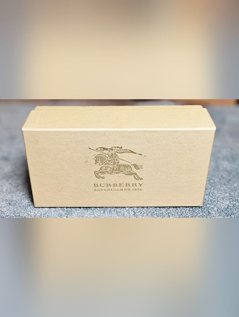 Authentic Burberry Sunglasses Gift Box Cream Gold Knight Frame Case Charm Holder